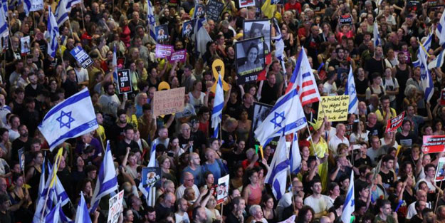 500 bin kişi sokaklara döküldü! Katil Netanyahu'ya tepki