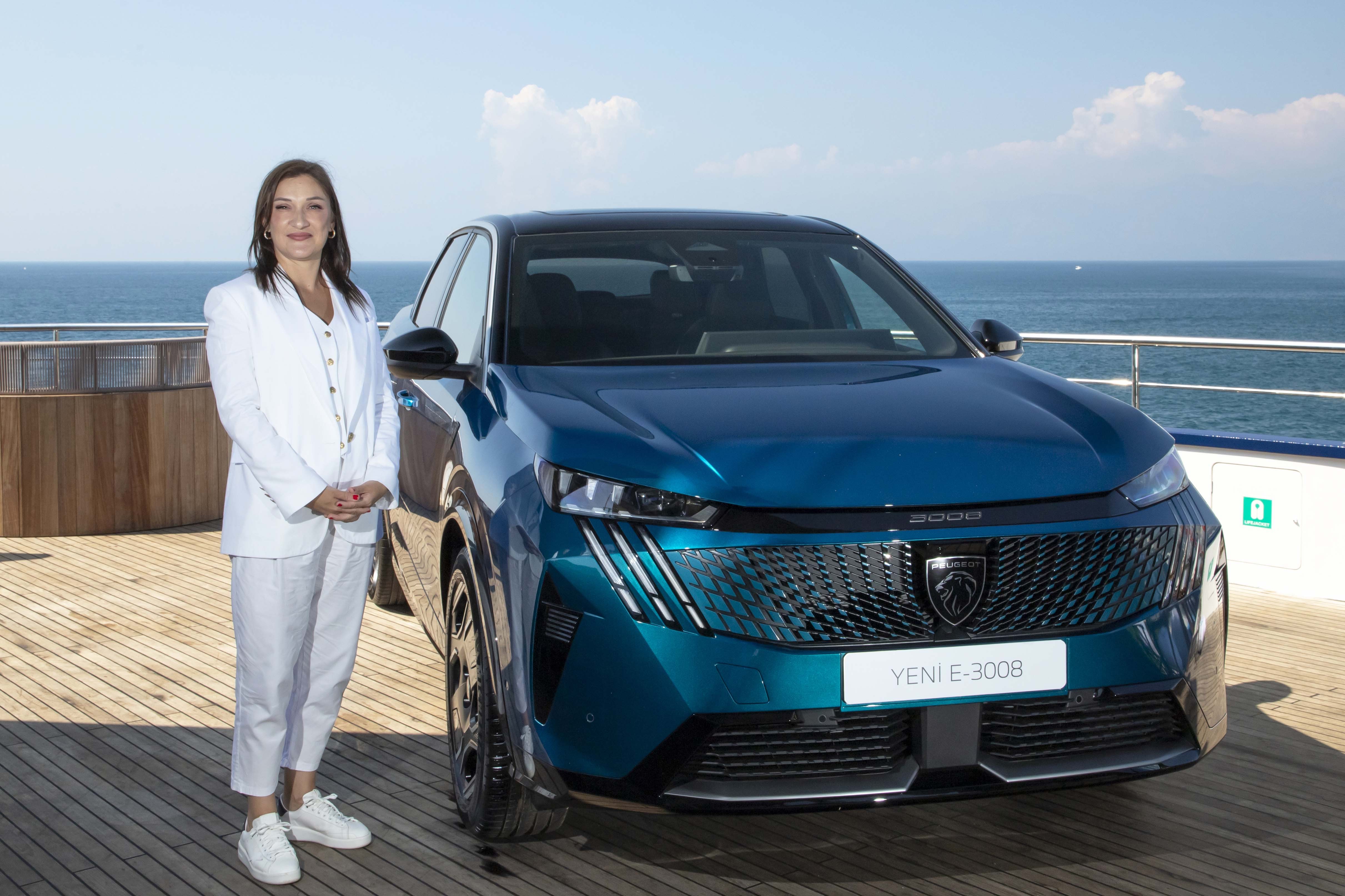 500 kilometre menzilli elektrikli yeni Peugeot E-3008 Türkiye’de! Otomobil neler sunuyor? Fiyatı ne kadar?