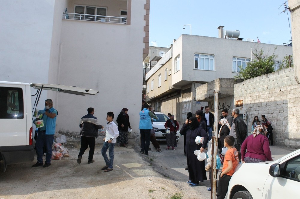 500 kişiye iftar yemeği dağıtılıyor 