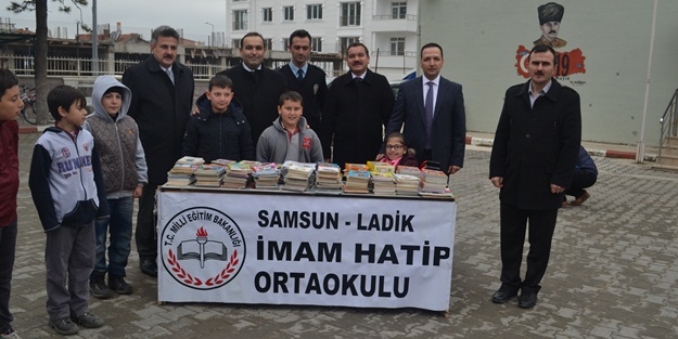 500 öğrenci kitap için köprü oldu