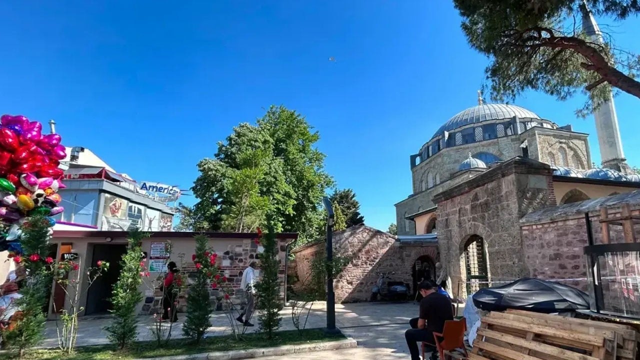 500 yıllık camide fuhuş rezaleti: Milletin sinir uçlarıyla oynuyorlar