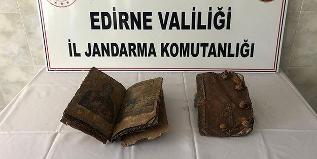 500 yıllık İncil’ler operasyonla ele geçirildi