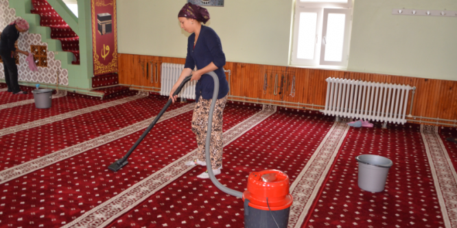 Camilerde Ramazan temizliği