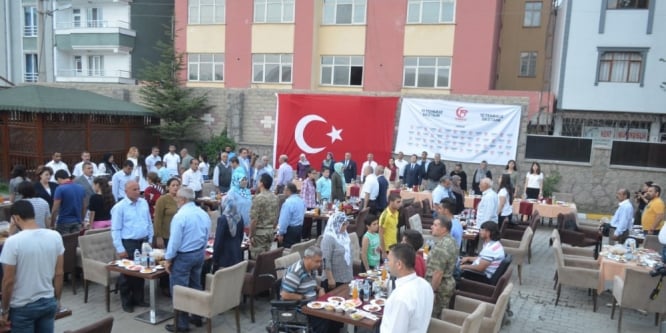 Vali Ünlü, Şehit Aileleri ve Gaziler ile yemekte buluştu