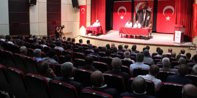 Bitlis Valisi Ustaoğlu muhtarlarla bir araya geldi