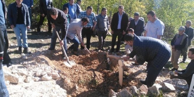 Çamaşır makinesinde ölü bulunan minik kız son yolculuğuna uğurlandı