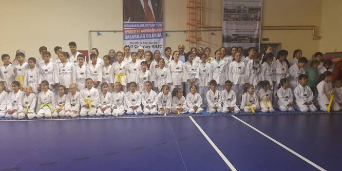 Altınova’da tekvandocular kuşak atladı