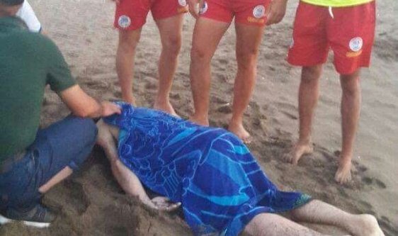 Serinlemek için girdiği denizde boğuldu