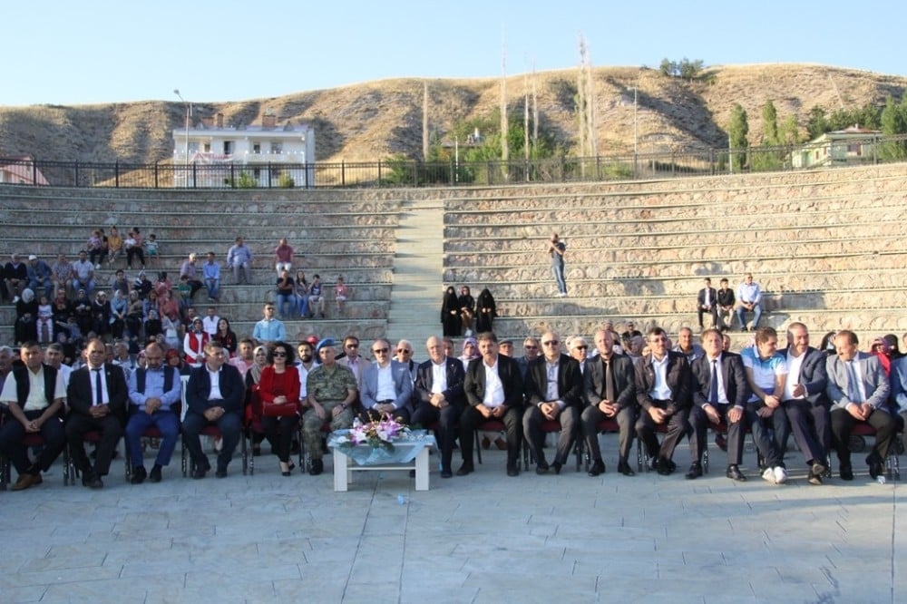 52 adet tekerlekli sandalye sahiplerine teslim edildi 