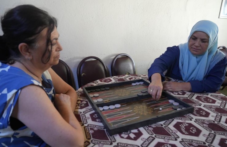 523 yıllık tuhaf gelenek: Kadınlar yönetimi ele geçirdi, erkekler köyü terketti!