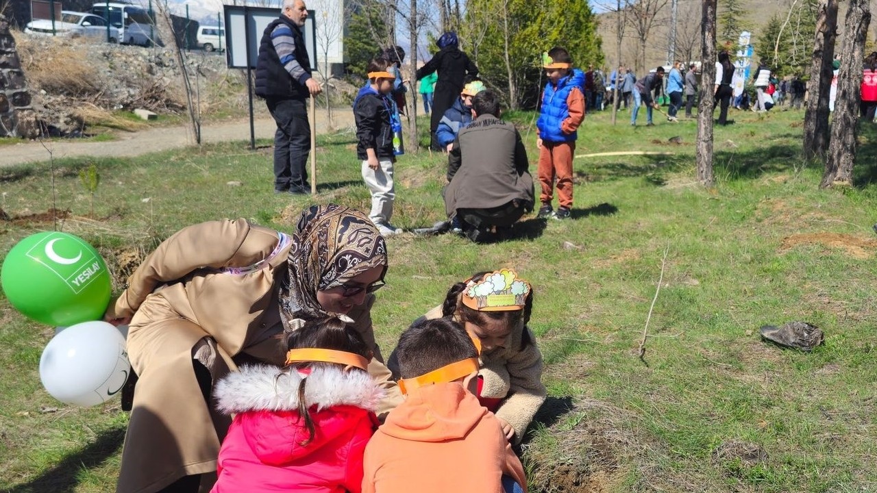  524 fidan toprakla buluştu