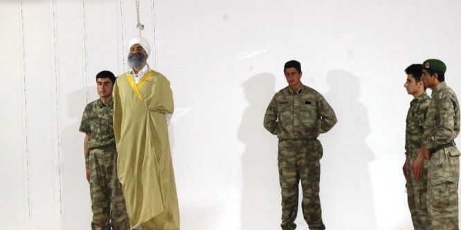 Erciş’te tiyatro gösterisi