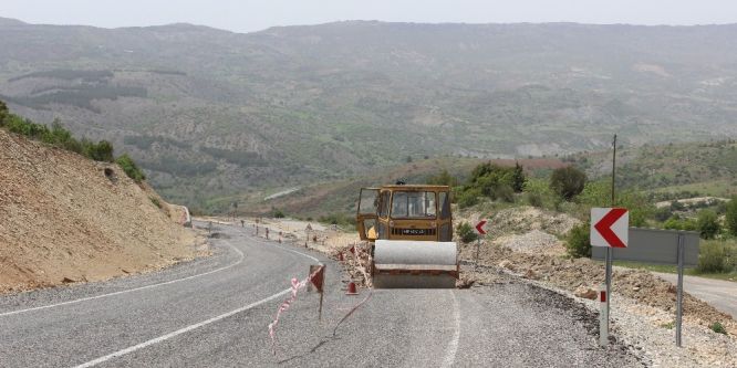 Tut ilçe karayolu yeniden yapılıyor