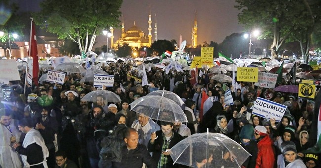  528 idama Ayasofya önünde kefenli protesto