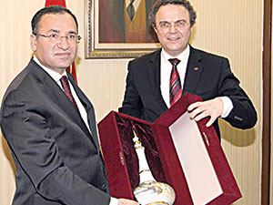 Bozdağ’dan Almanya’ya ‘afiş’ fırçası