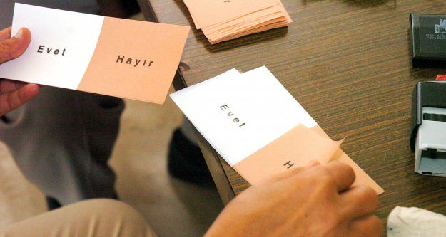 Bakü’de Türk seçmenler referandum için sandık başında