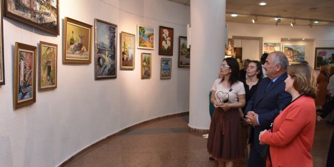 Resim sergisi büyük ilgi görüyor