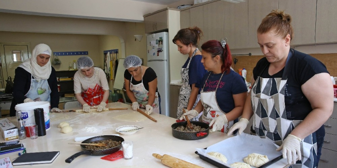 Atanamayan öğretmenler kurslara akın ediyor