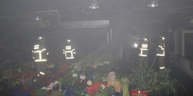 Manav yangını paniğe yol açtı