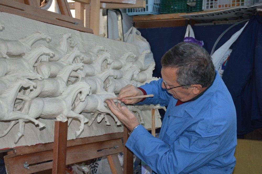 54 yıldır eserlerini gelecek kuşaklara aktarmak için çalışıyor 