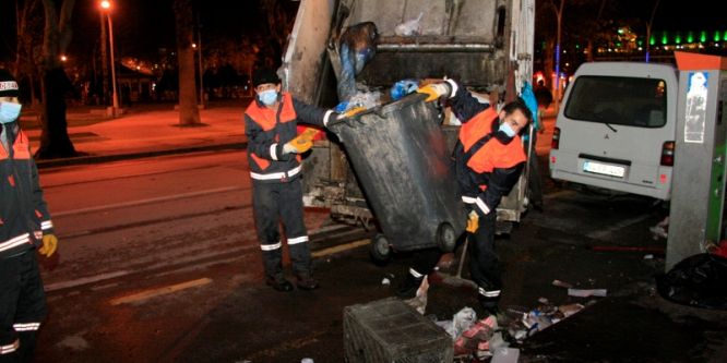 Temizlik timi canla başla çalışıyor