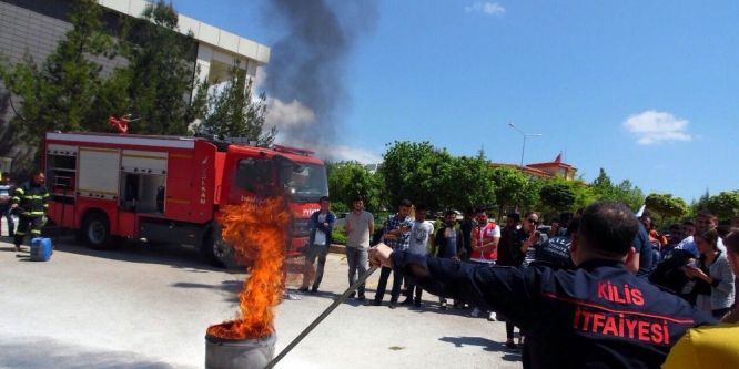 Üniversite öğrencilerine yangın eğitimi
