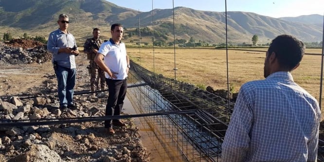 Güroymak’ta semt spor sahaları inşaatına başlandı