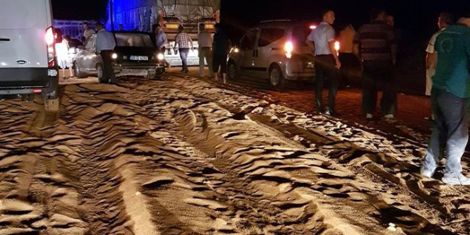 Denizli’de yem kamyonu devrildi!