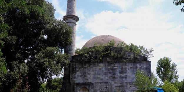 5,5 asırlık cami yok olma tehlikesiyle karşı karşıya!