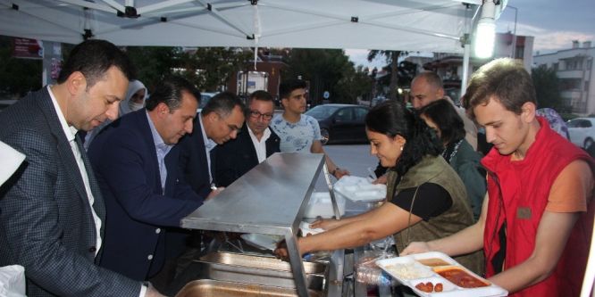 Menderes’te iftarlar bir başka güzel