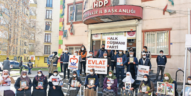 553 gündür annelere körler! CHP’li Özel’in şovuna tepki