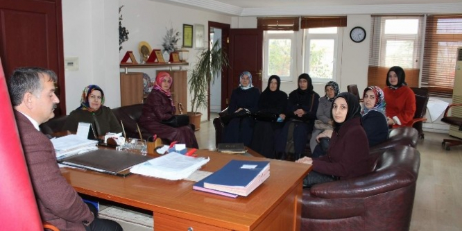 AK Parti Kadın Kollarından Başkan İsmail Karakullukçu’ya ziyaret