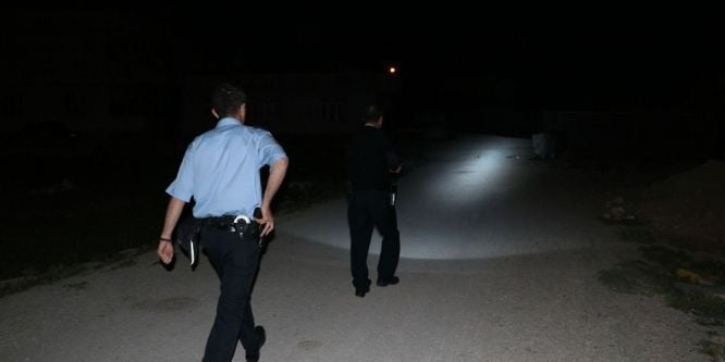 Polis sokak sokak hırsız aradı