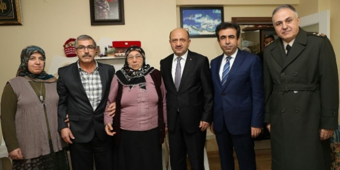 Bakan Fikri Işık’tan şehit ailesine ziyaret