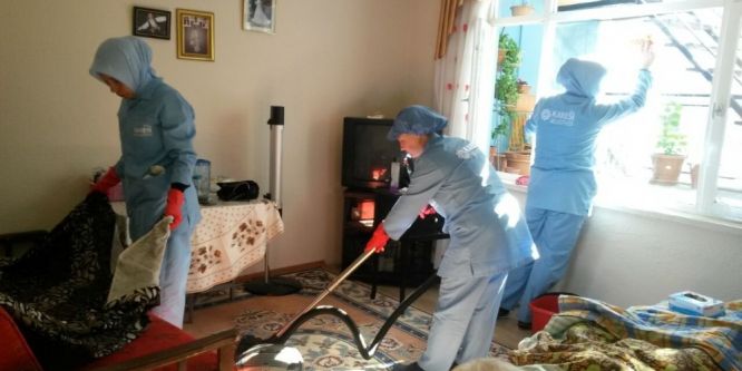 Yaşlıların evlerinde bahar temizliği
