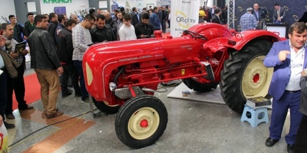 56 yaşındaki traktör ilgi odağı oldu