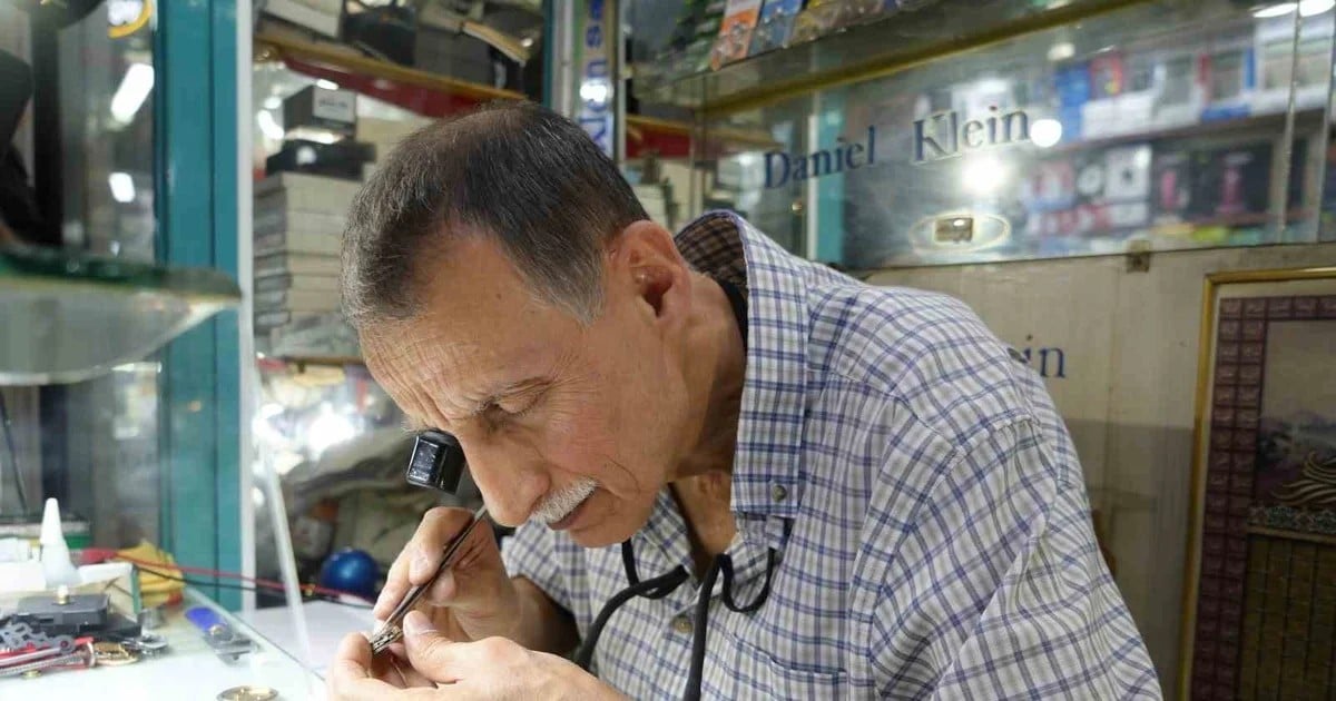 56 yıllık saat ustası Servet Özkörükçü: 