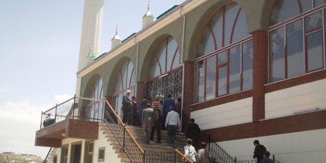 İmam-ı Şafii Camii’nde ilk cuma namazı