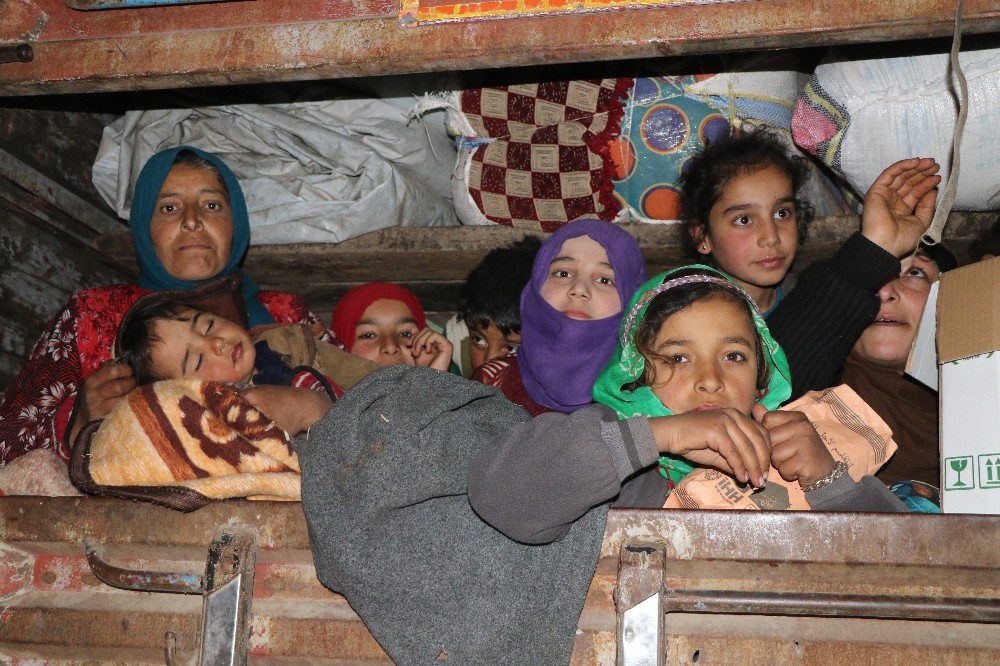 561 insani yardım tırı İdlip’e ulaştı 