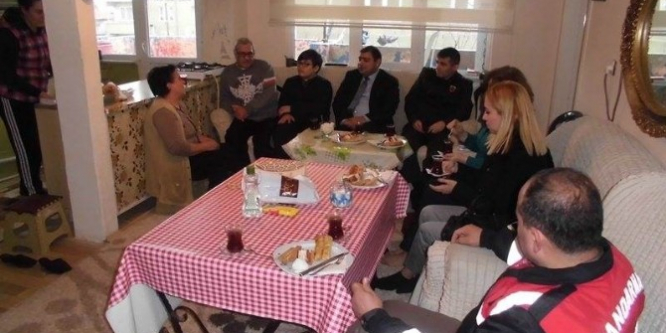 Kaymakam Kızıltoprak şehit ailelerinin sorunları dinledi