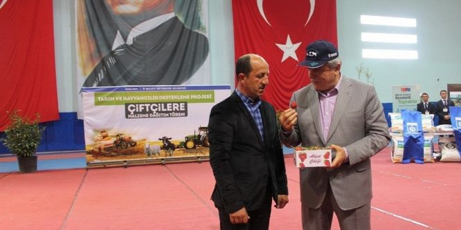 Büyükşehir’in çiftçilere desteği sürüyor