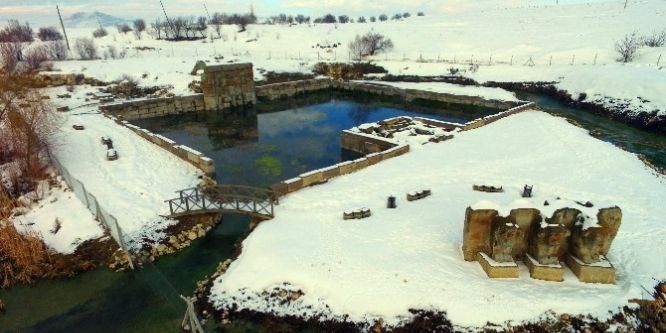 Hitit Su Anıtı beyaza büründü