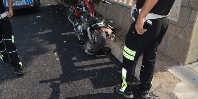 Hafriyat kamyonu ile motosiklet çarpıştı: 1 yaralı