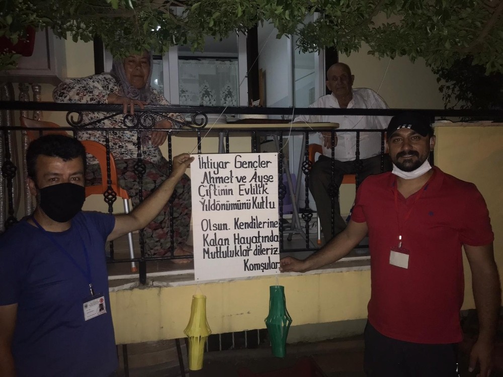 56’ıncı evlilik yıl dönümlerini Vefa Destek Grubu’nun sürpriziyle kutladılar 