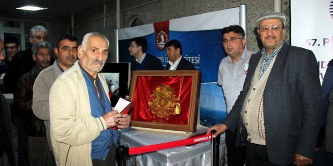 57. Alay Sancağı camilerde sergileniyor