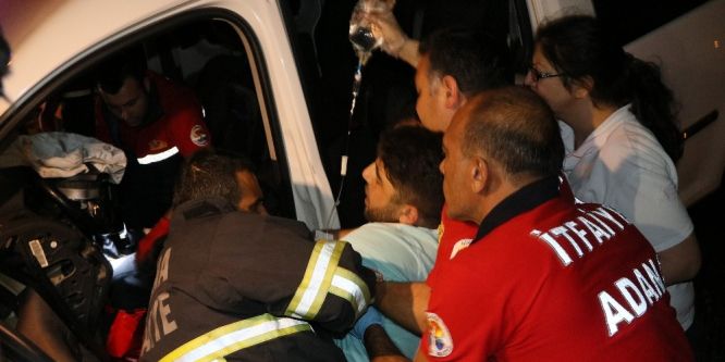 İki araç 80 kilometre hızla kafa kafaya çarpıştı: 4 yaralı