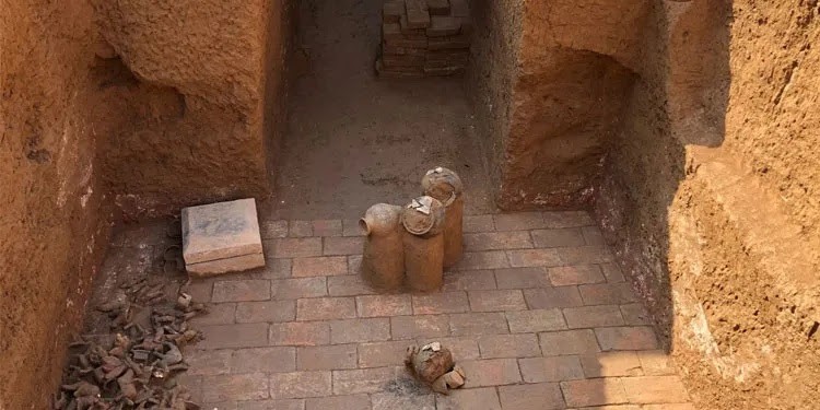 577 yılında idam edilen imparatorun kayıp mezarı bulundu