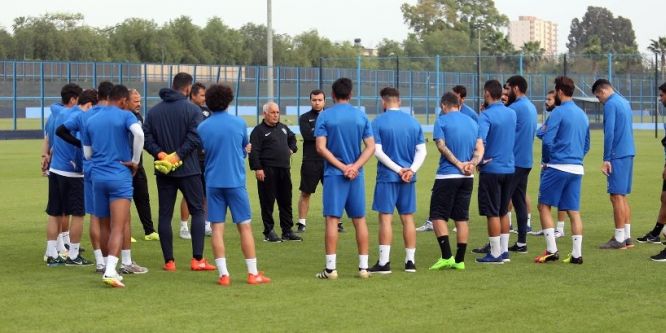 Adana Demirspor çalışmalarını sürdürüyor