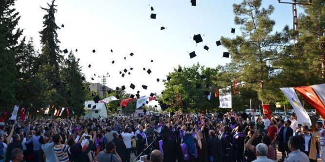 Harran Üniversitesi'nde mezuniyet heyecanı