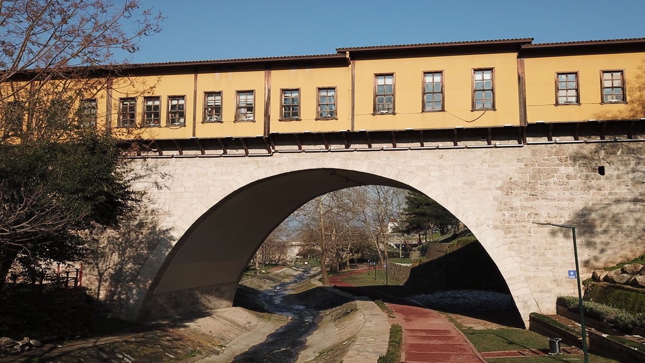 583 yıllık tarihi miras: Irgandı Çarşılı Köprüsü zamana direniyor